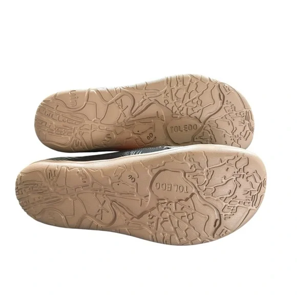 UIN "Follow Your Freedom" Men's Canvas Travel Loafer Shoe Charcoal Sz 7.5 Resort - Picture 6 of 6